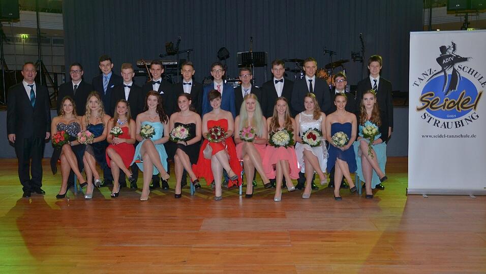 Die Bilder vom Abschlussball der Tanzschule Seidel in der Fraunhofer-Halle am 28. November. Die Bilder vom Abschlussball der Tanzschule Seidel in der Fraunhofer-Halle am 28. November.