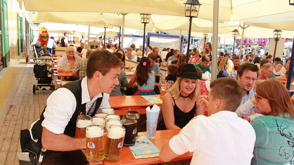 Nerven, Ehrgeiz und Durchhalteverm&ouml;gen - ohne diese Eigenschaften hat es eine Bedienung schwer auf dem G&auml;ubodenvolksfest