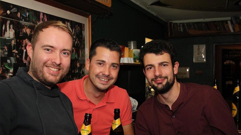 So wurde am Samstag, 23. Oktober, im Irish Pub in Landshut gefeiert - die Partybilder. So wurde am Samstag, 23. Oktober, im Irish Pub in Landshut gefeiert - die Partybilder.