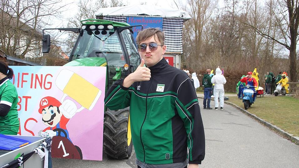 Viele Faschings-Fans haben sich am Samstag den Umzug in Langenbach angesehen. Viele Faschings-Fans haben sich am Samstag den Umzug in Langenbach angesehen.