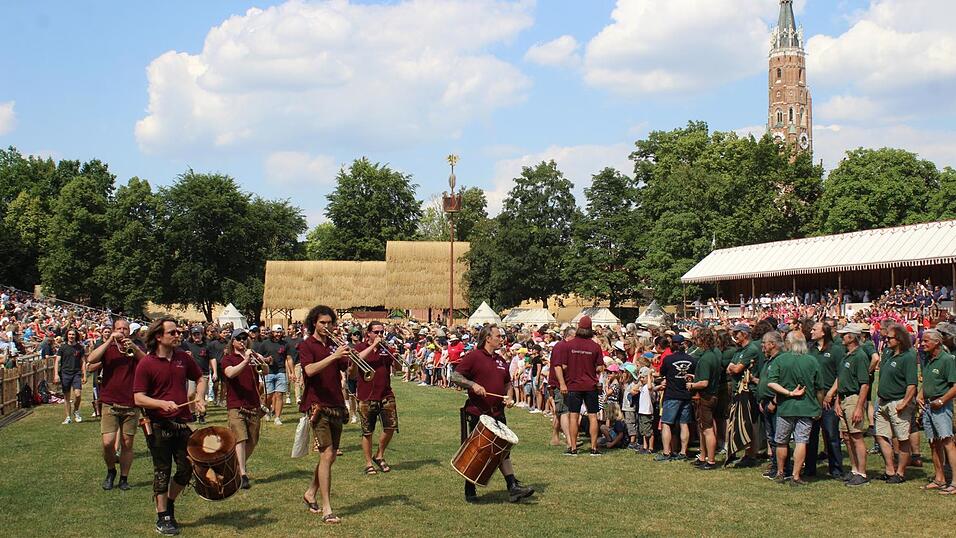 Am 17. Juni fand in Landshut die zweite Wiesenprobe für die Landshuter Hochzeit statt. Am 17. Juni fand in Landshut die zweite Wiesenprobe für die Landshuter Hochzeit statt.