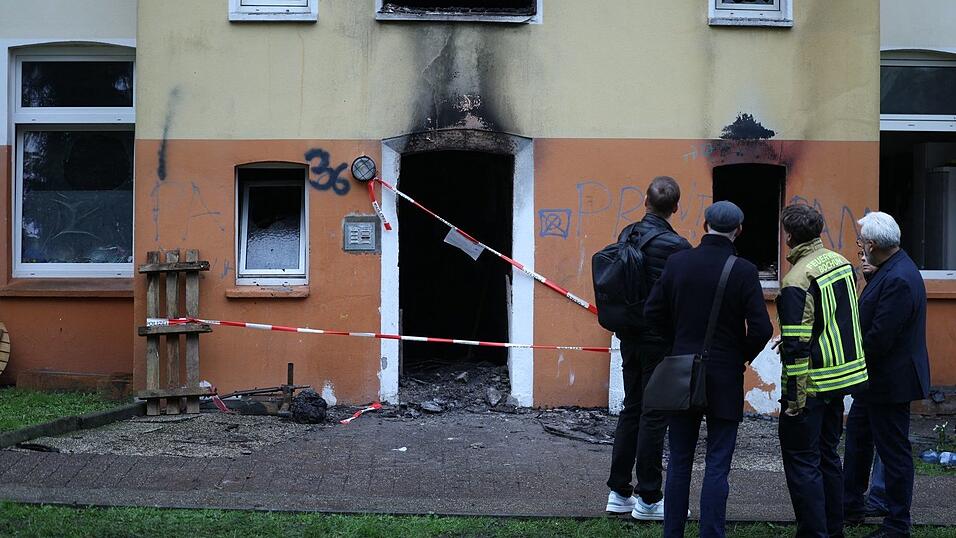 Das stark beschädigte Mehrfamilienhaus nach dem Feuer in Bochum Das stark beschädigte Mehrfamilienhaus nach dem Feuer in Bochum