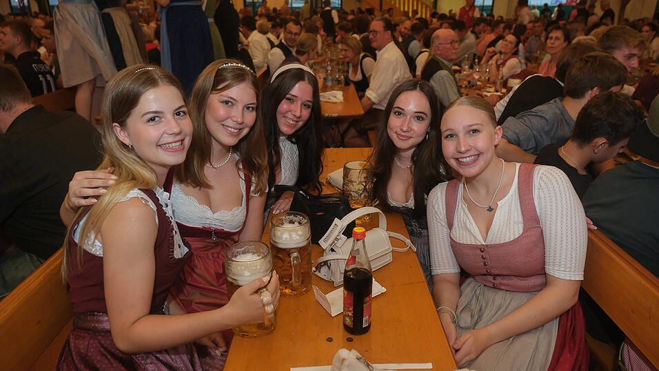 Die Partybilder vom Dienstag, 15. August 2023, aus dem Festzelt Nothaft. Die Partybilder vom Dienstag, 15. August 2023, aus dem Festzelt Nothaft.