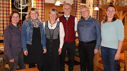 Der neue Vorstand des Waldvereins Hohenwarth mit Vorsitzendem Hans-Joachim Lehmeier (2. v. r.)
