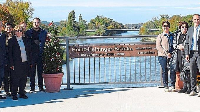 Frisch saniert und mit einem Namen versehen: Der Stadtrat vor einer der zwei Namenstafeln auf der Heinz-Heininger-Brücke. Frisch saniert und mit einem Namen versehen: Der Stadtrat vor einer der zwei Namenstafeln auf der Heinz-Heininger-Brücke.