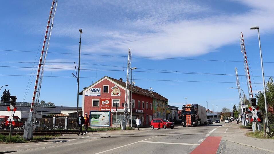 Gegen 16 Uhr herrschte am Bahn&uuml;bergang Normalbetrieb.