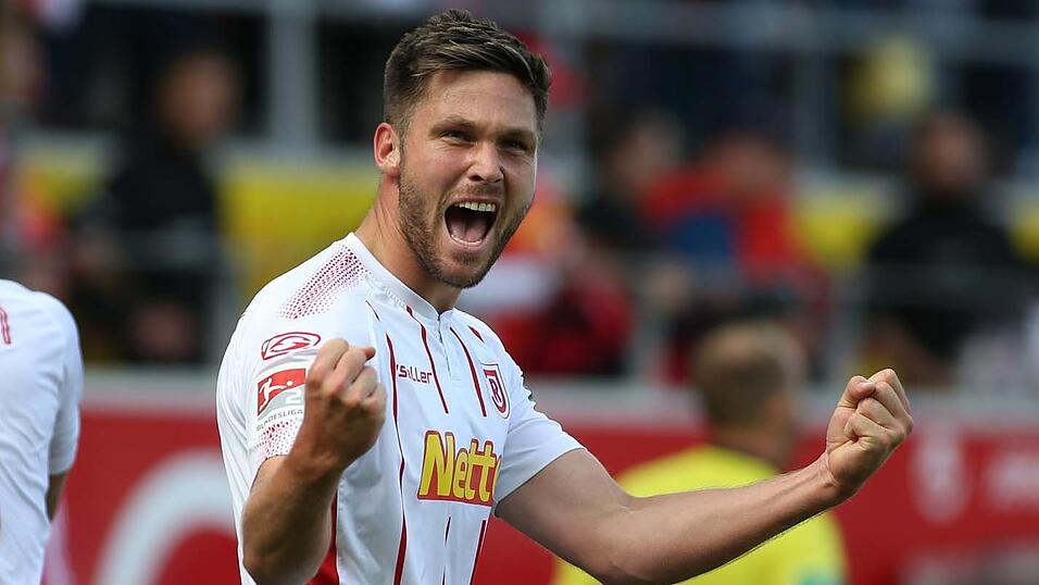 Hat seinen Vertrag vorzeitig verlängert: Jahn-Stürmer Andreas Albers. Hat seinen Vertrag vorzeitig verlängert: Jahn-Stürmer Andreas Albers.