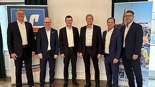 Die Vorst&auml;nde der k&uuml;nftigen VR-Bank Landshut-Isar-Vils eG mit den Aufsichtsratsvorsitzenden.