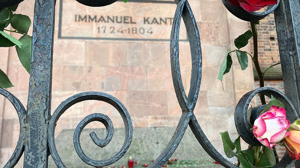 Blumen am Grabmal von Immanuel Kant zeugen von seiner anhaltenden Popularität. (Archivbild) Blumen am Grabmal von Immanuel Kant zeugen von seiner anhaltenden Popularität. (Archivbild)