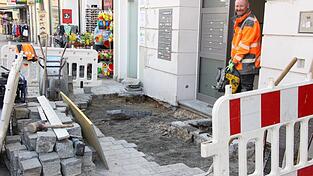 Vor dem Gebäude, Nähe DAK, ist momentan eine Baustelle.