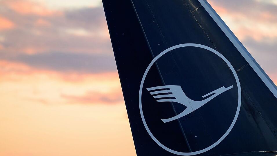 DIe Lufthansa muss wegen des Iran-Kriegs enorm gestiegene Kerosin-Kosten stemmen. (Archivbild) DIe Lufthansa muss wegen des Iran-Kriegs enorm gestiegene Kerosin-Kosten stemmen. (Archivbild)