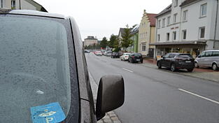 Besonders im oberen Bereich der Max-von-Müller-Straße gibt es öfter Probleme mit Dauerparkern. Besonders im oberen Bereich der Max-von-Müller-Straße gibt es öfter Probleme mit Dauerparkern.