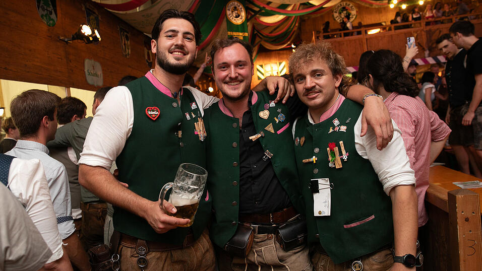 Die Partybilder vom Sonntag, 17. August, aus dem Festzelt Weckmann. Die Partybilder vom Sonntag, 17. August, aus dem Festzelt Weckmann.