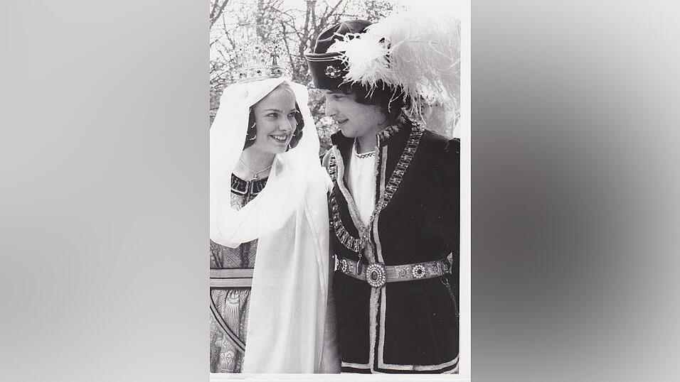 Das 40. Brautpaar der Landshuter Hochzeit wurde am Montag vorgestellt. Damit reiht es sich in eine Schar illustrer Paare ein. Eines von ihnen hat sogar geheiratet.