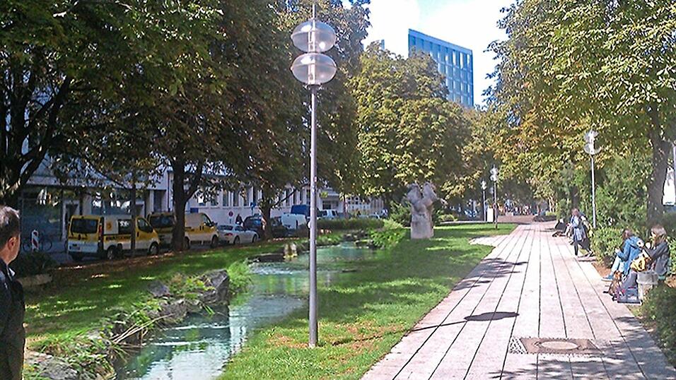So hatte sich der Verein Green City vor ein paar Jahren die durch die Altstadt verlaufende Herzog-Wilhelm-Straße vorgestellt, wenn dort der Bach wieder fließen würde. So hatte sich der Verein Green City vor ein paar Jahren die durch die Altstadt verlaufende Herzog-Wilhelm-Straße vorgestellt, wenn dort der Bach wieder fließen würde.