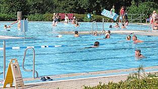 Im Freibad „Laberrutsch’n“ herrscht an sonnigen Tagen reger Betrieb.