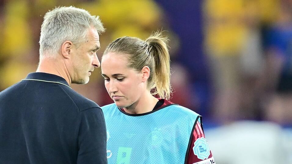 Bundestrainer Christian Wück beobachtete Gegner Frankreich beim 5:2 gegen die Niederlande.
