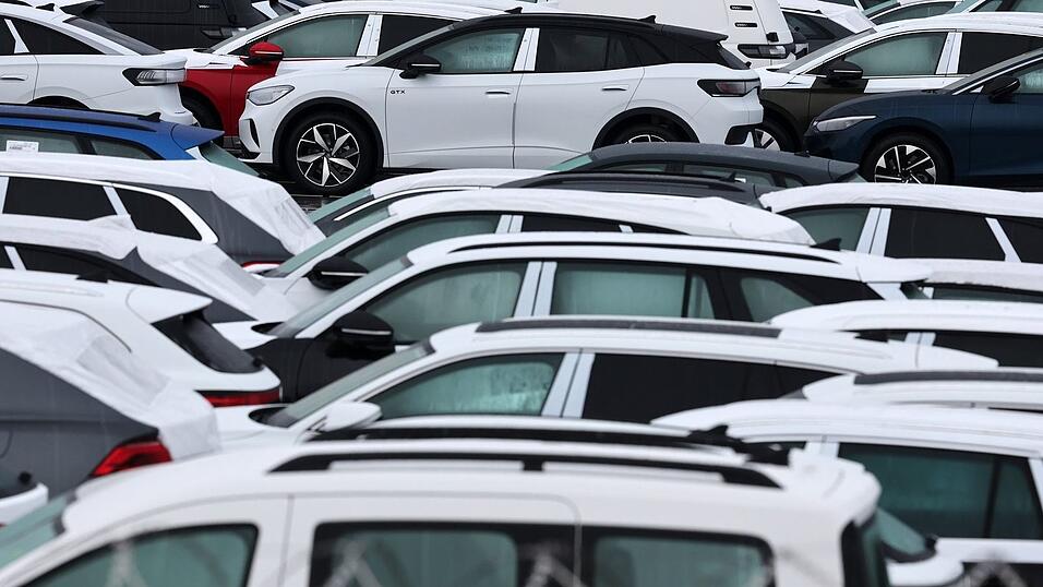 Ein Grund für die Krise: Die deutsche Autobranche schwächelt. (Archivbild) Ein Grund für die Krise: Die deutsche Autobranche schwächelt. (Archivbild)