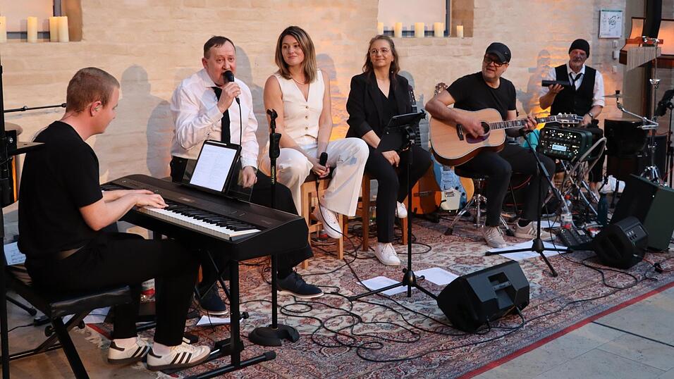 Das Lovesong Collective: Johannes Brunner (v.l.), M&auml;x M&uuml;ller, Kathi Kattinger, Sabine Weinmayr, Bernd Zrenner und Erich Parzefall