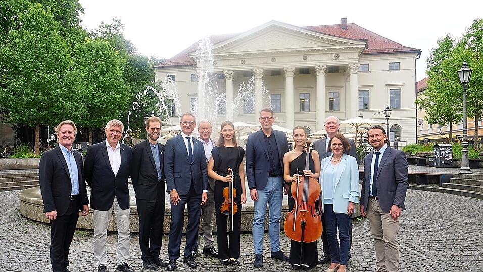 Alle Beteiligten, unter ihnen Markus Blume, Bayerns Staatsminister für Wissenschaft und Kunst, freuen sich auf den Wettbewerb im nächsten Jahr, wie sie bei einer Pressekonferenz im Haus der Musik betonten. Alle Beteiligten, unter ihnen Markus Blume, Bayerns Staatsminister für Wissenschaft und Kunst, freuen sich auf den Wettbewerb im nächsten Jahr, wie sie bei einer Pressekonferenz im Haus der Musik betonten.