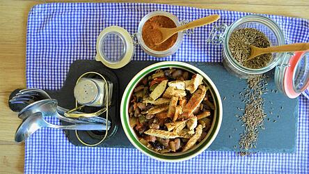 So sieht die fertige Gemüsepfanne mit Putenbrustfilet aus.
