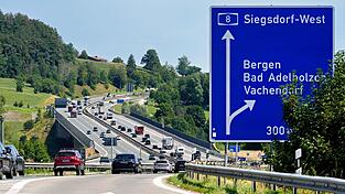 Der betroffene Abschnitt der A8 ist nur vierspurig und meist ohne Seitenstreifen. Der betroffene Abschnitt der A8 ist nur vierspurig und meist ohne Seitenstreifen.