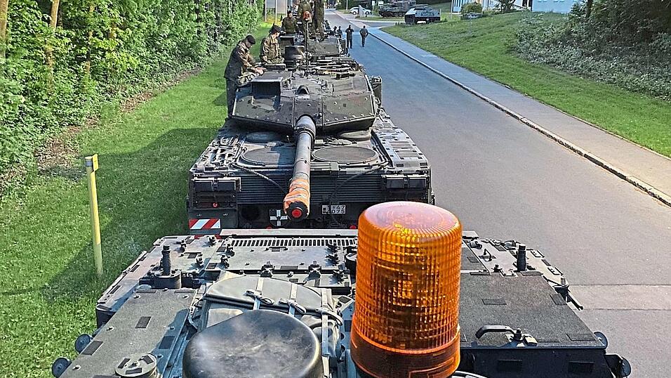 Letzte Vorbereitungen laufen für eine Panzerverladung in der Oberpfalzkaserne in Pfreimd. Letzte Vorbereitungen laufen für eine Panzerverladung in der Oberpfalzkaserne in Pfreimd.