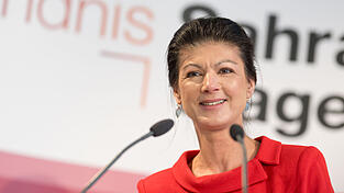 In Berlin seien lauter 'Wilde' am Werk, sagt Sahra Wagenknecht. Ihr B&uuml;ndnis setze hingegen auf Vernunft.