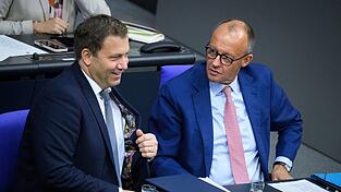 Am Dienstag Klingbeil, am Mittwoch Merz: Vizekanzler und Kanzler reden in der Haushaltswoche im Bundestag. Am Dienstag Klingbeil, am Mittwoch Merz: Vizekanzler und Kanzler reden in der Haushaltswoche im Bundestag.