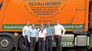 Zum 1. September 2026 wurde die Schallmoser-Entsorgung GmbH & Co. KG aus Unterhaching Teil der Heinz-Gruppe. Otto Heinz, Otto Georg Heinz, Claudia Schallmoser, Hans Schallmoser und Christoph Heller zeigten sich zufrieden mit der Entwicklung.