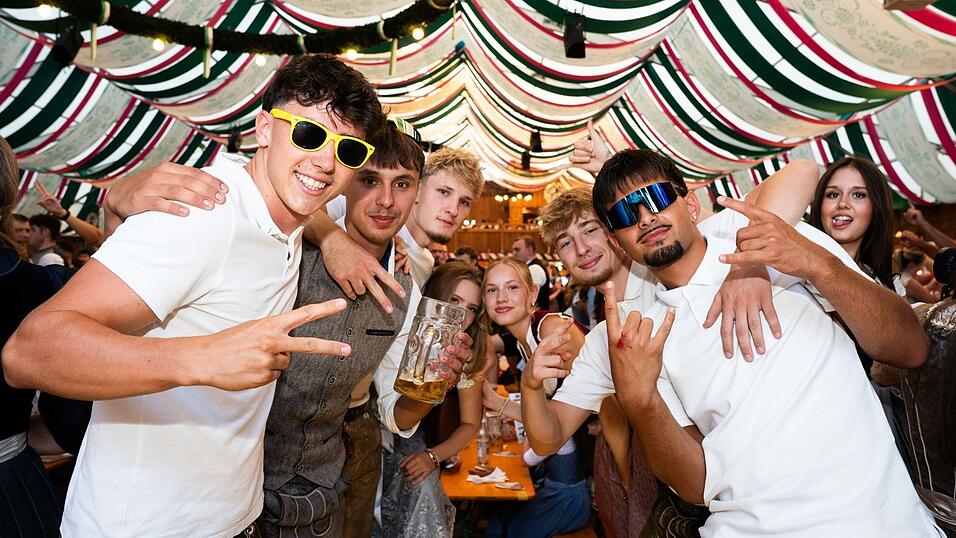 Die Partybilder vom Freitag, 14. August, aus dem Festzelt Weckmann. Die Partybilder vom Freitag, 14. August, aus dem Festzelt Weckmann.