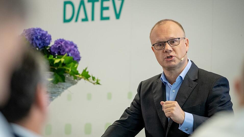 Robert Mayr, Chef des IT-Dienstleisters Datev, sieht vor allem Kleinstunternehmen als Verlierer der Wirtschaftskrise (Archivbild)