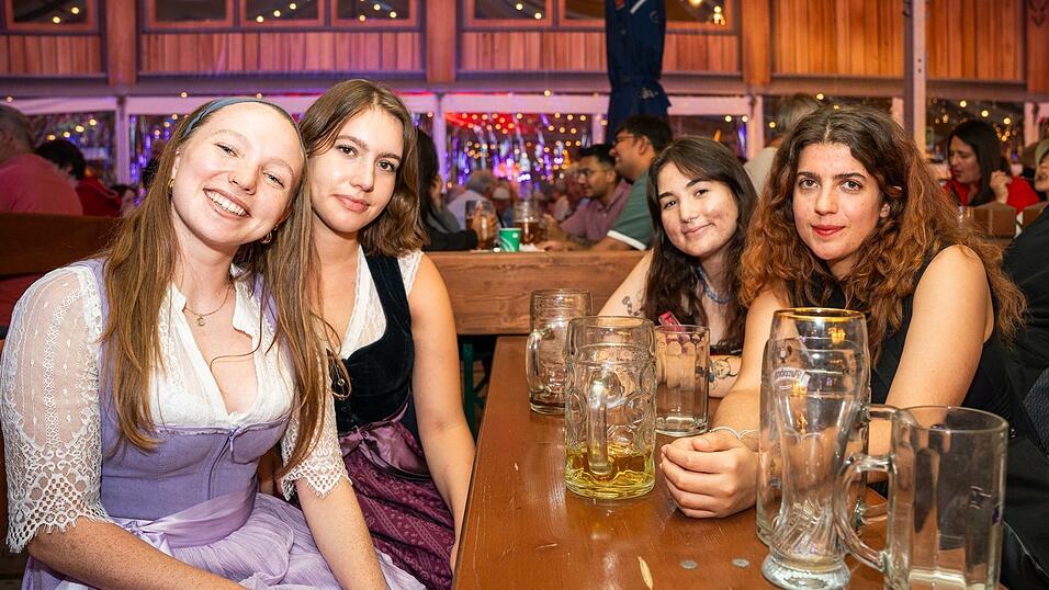 Die Partybilder vom Montag, 17. August, aus dem Festzelt Reisinger. Die Partybilder vom Montag, 17. August, aus dem Festzelt Reisinger.