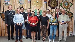 Die Jahresmeister wurden ausgezeichnet. Die Jahresmeister wurden ausgezeichnet.