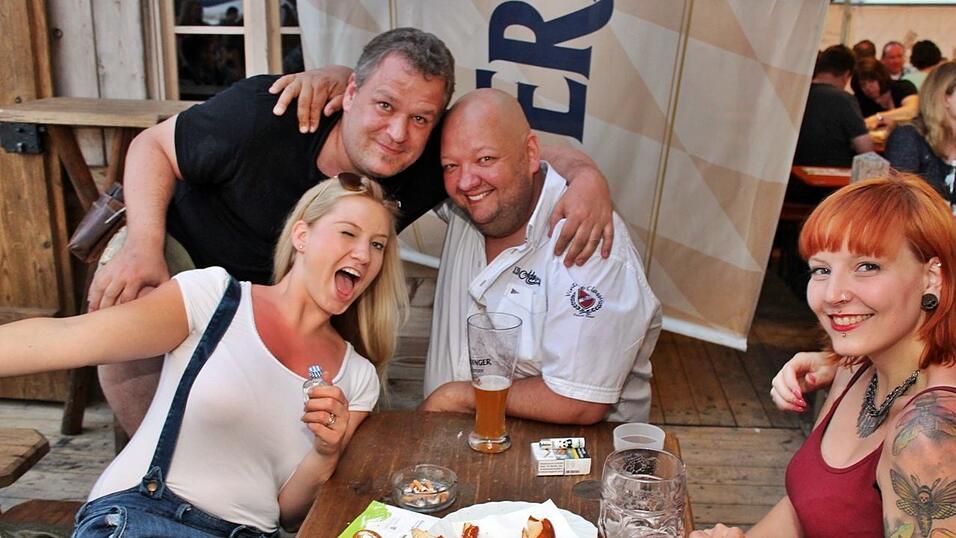 Auch am Freitag war super Stimmung am Ergoldinger Volksfest. Auch am Freitag war super Stimmung am Ergoldinger Volksfest.