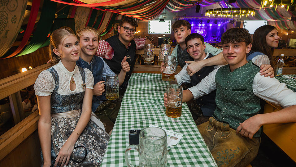 Die Partybilder vom Donnerstag, 15. August 2024, aus dem Festzelt Weckmann. Die Partybilder vom Donnerstag, 15. August 2024, aus dem Festzelt Weckmann.