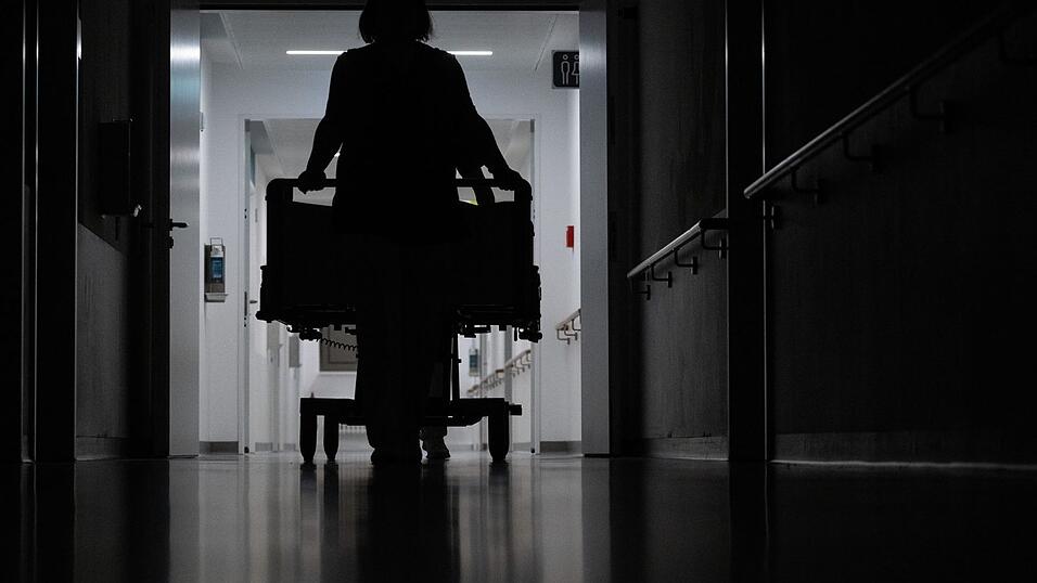 Die blinde Frau klagt in Karlsruhe gegen eine Rehaklinik. (Symbolbild) Die blinde Frau klagt in Karlsruhe gegen eine Rehaklinik. (Symbolbild)