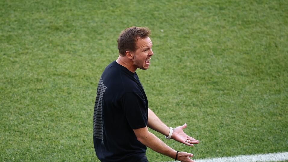 Julian Nagelsmann war nach Schiedsrichter-Entscheidungen erzürnt. Julian Nagelsmann war nach Schiedsrichter-Entscheidungen erzürnt.