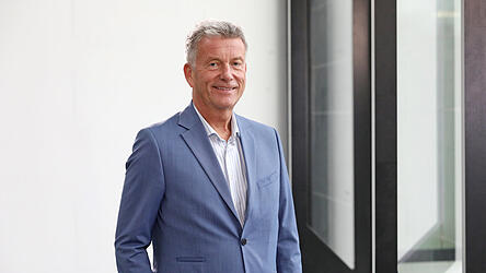 Andreas Moser wechselt zum 1. November 2025 in den Vorstand des Autozulieferers ZF. Zuvor war er Leiter der Division Industrietechnik in Passau. 