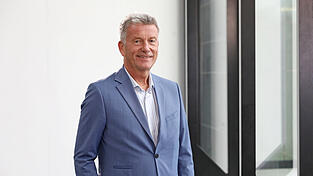 Andreas Moser wechselt zum 1. November 2025 in den Vorstand des Autozulieferers ZF. Zuvor war er Leiter der Division Industrietechnik in Passau. 