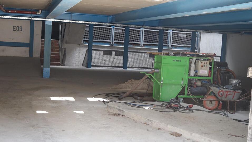 &bdquo;Es sieht schon wieder wie ein Parkhaus aus&ldquo;, sagte Stefan Raab im Januar. Damals k&uuml;ndigte er an, dass das Parkhaus im Mai wiederer&ouml;ffnen w&uuml;rde. Jetzt rechnet er mit Ende Mai oder Anfang Juni.