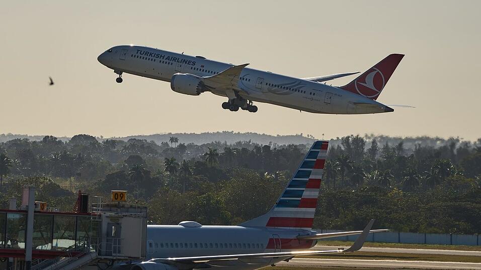 Wegen des US-&Ouml;lembargos hat Kuba unter anderem Sparma&szlig;nahmen die Betankung von Flugzeugen ausgesetzt.