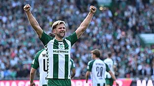 Bremens Niclas F&uuml;llkrug sorgte gegen Leipzig per Kopf f&uuml;r das 2:0