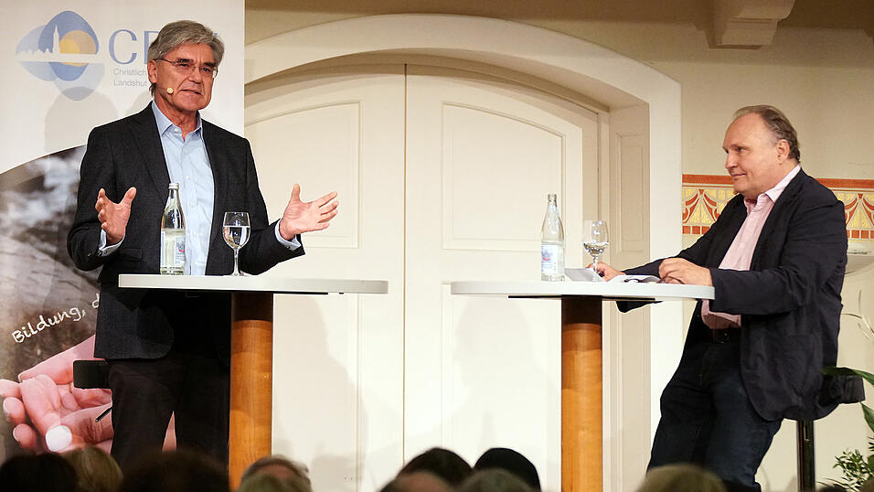 Joes Kaeser (links) im Gespräch mit Professor Martin Balle, Verleger der Mediengruppe Attenkofer. Joes Kaeser (links) im Gespräch mit Professor Martin Balle, Verleger der Mediengruppe Attenkofer.