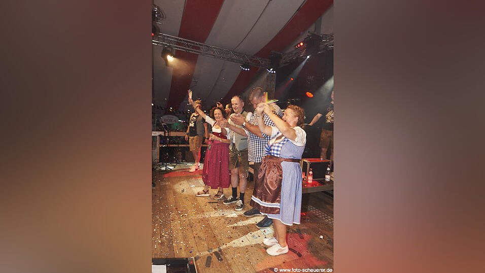 Die Partybilder vom Freitag, 15. August, aus dem Festzelt Lechner. Die Partybilder vom Freitag, 15. August, aus dem Festzelt Lechner.