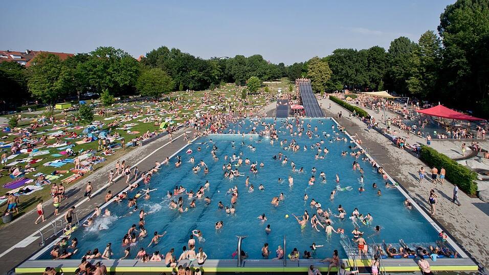 Im Freibad kann es bei Hitze schon mal voll werden. (Archivbild) Im Freibad kann es bei Hitze schon mal voll werden. (Archivbild)