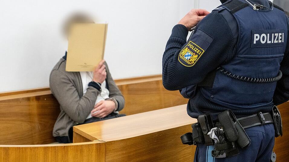 Der 21-j&auml;hrige Angeklagte hat vor Gericht den Ablauf des Geschehens einger&auml;umt. (Archivbild)