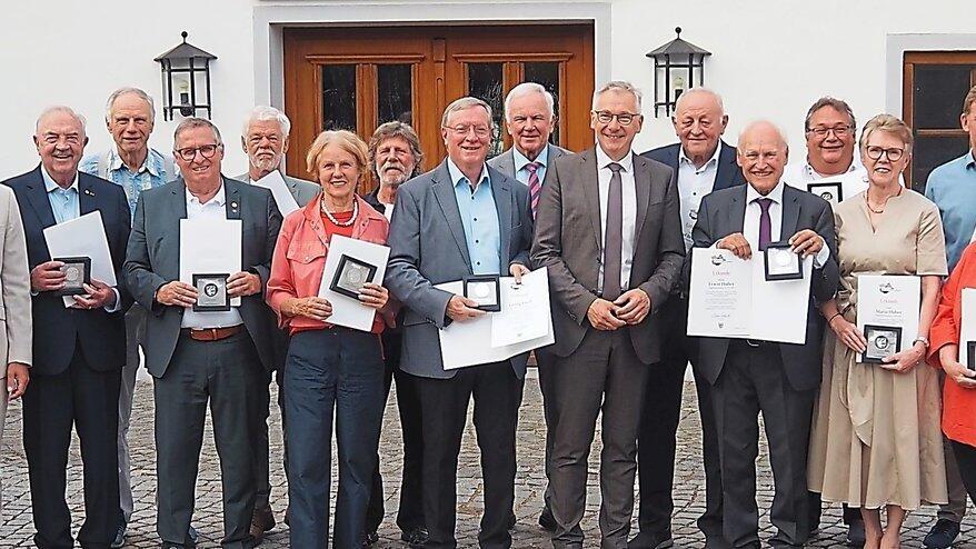 Rund 550 Jahre geballte „Kreistagserfahrung“ wurden verabschiedet. Rund 550 Jahre geballte „Kreistagserfahrung“ wurden verabschiedet.
