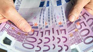 Die Europ&auml;ische Kommission will bei Zahlungen mit Bargeld eine Obergrenze von 10.000 Euro ziehen.