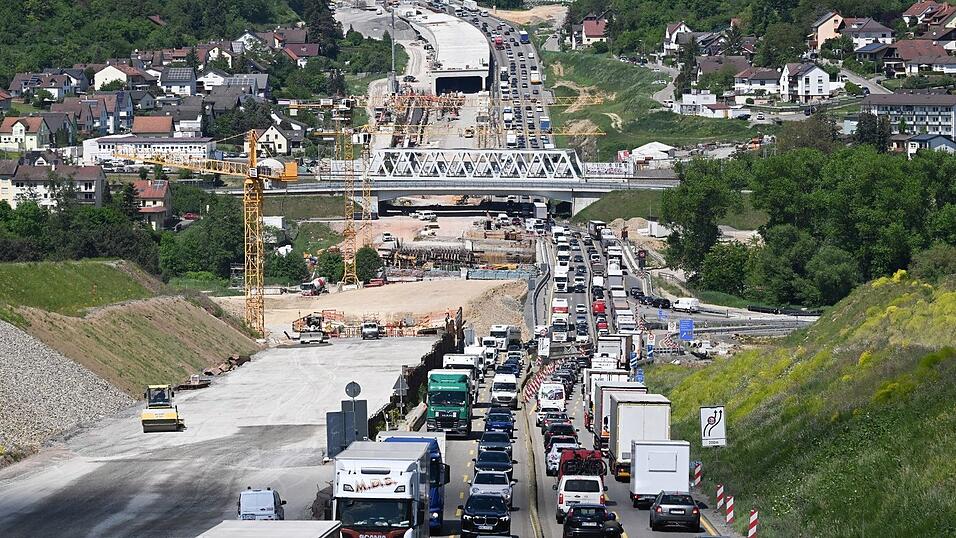 Haushaltslücke droht Verkehrsprojekte zu verzögern (Foto-Archiv).